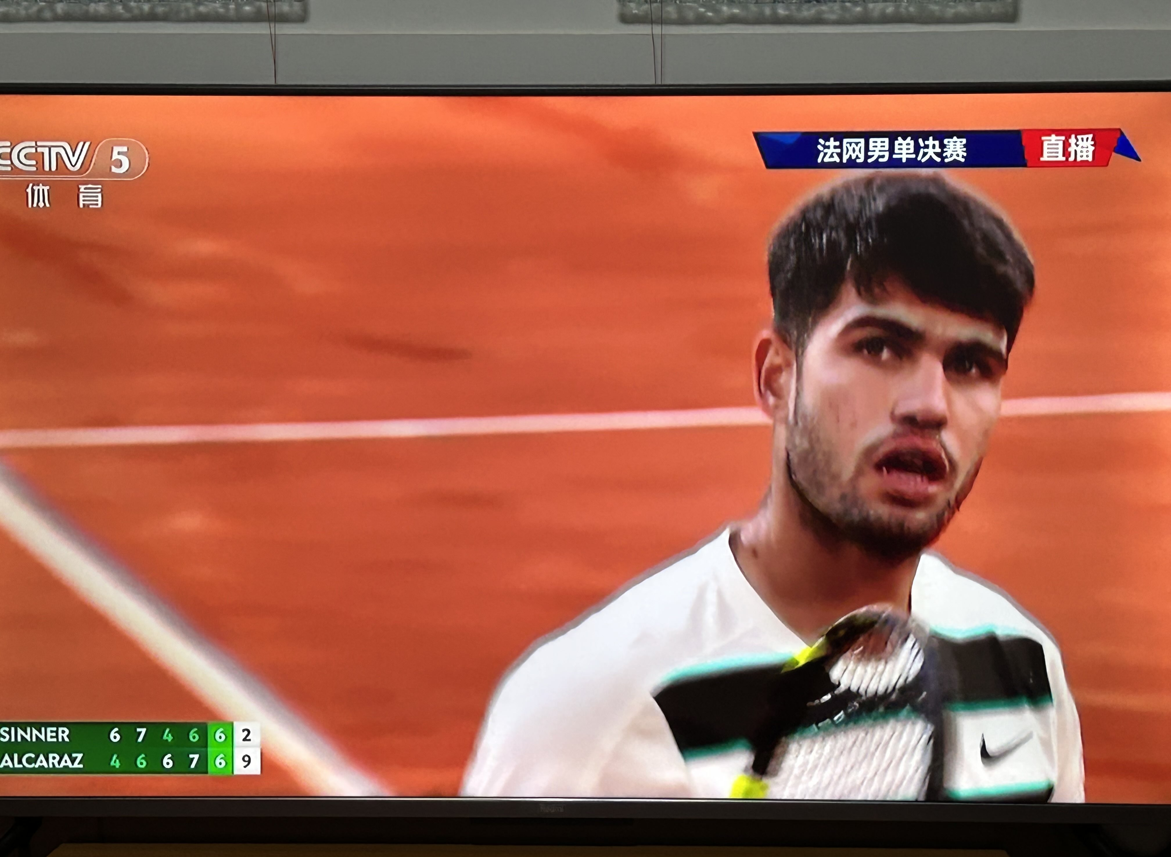 出色防守引爆全场！，阿扎伦卡意外战胜阿森纳再创辉煌时刻