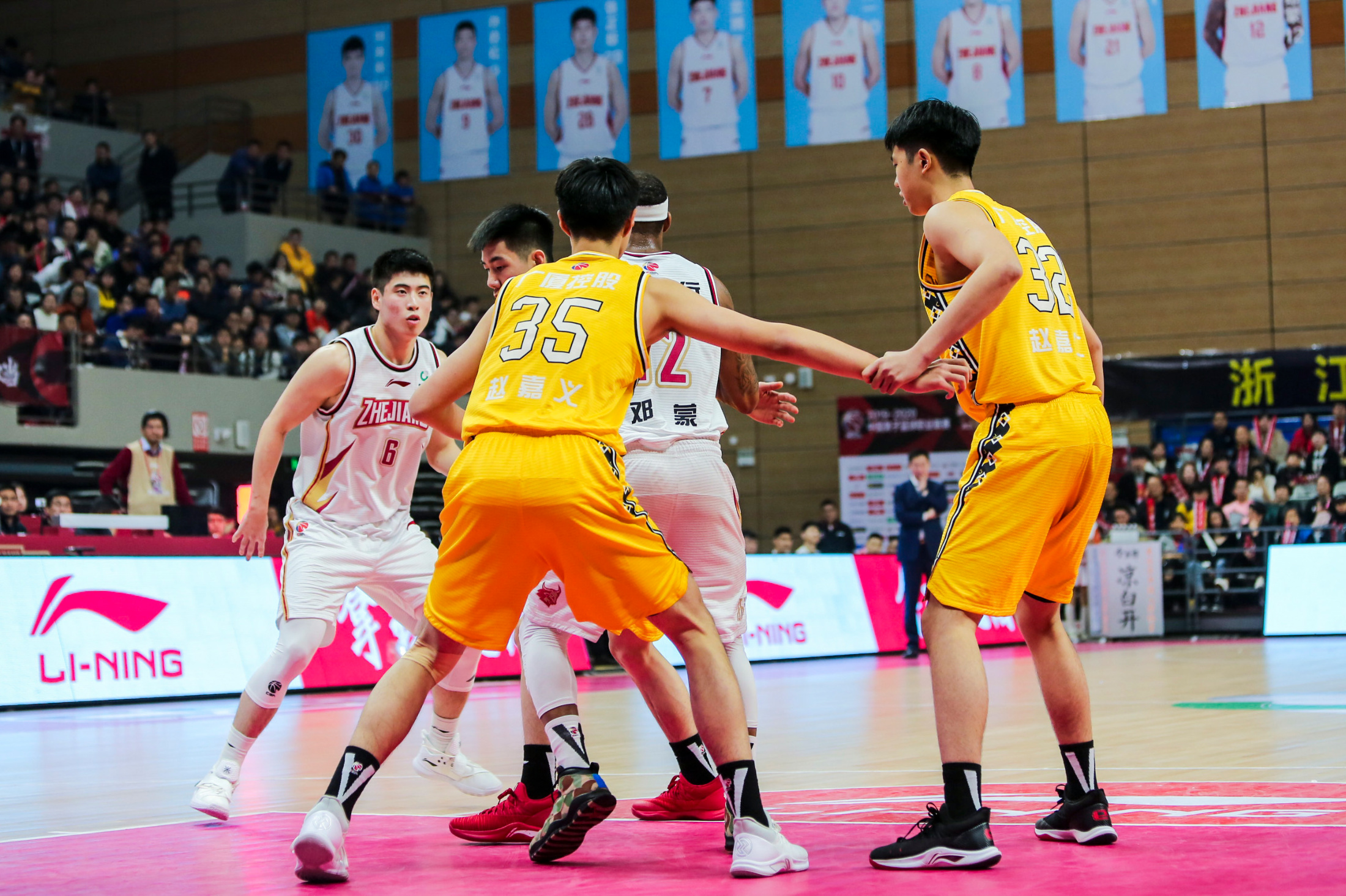 九游体育官网-广厦男篮发布备战花絮，加时末段绝杀压哨，足总杯任务艰巨，轮换策略成焦点(广东宏远战广厦胜负发生逆袭)