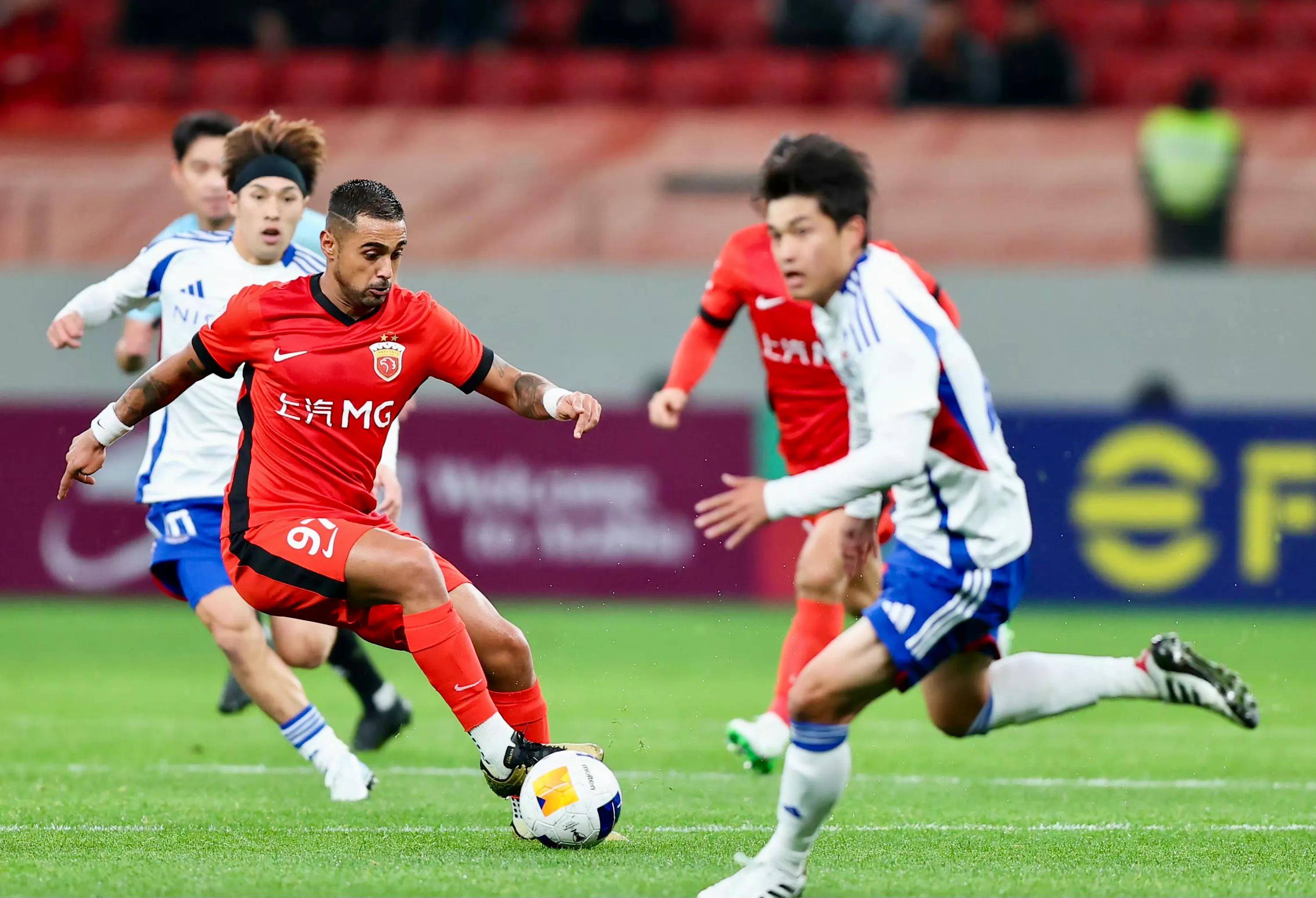 九游体育app-关于加时末段上海海港调整名单以备亚冠；官宣签约环节打磨；话题不断；赛季目标并未改变的信息